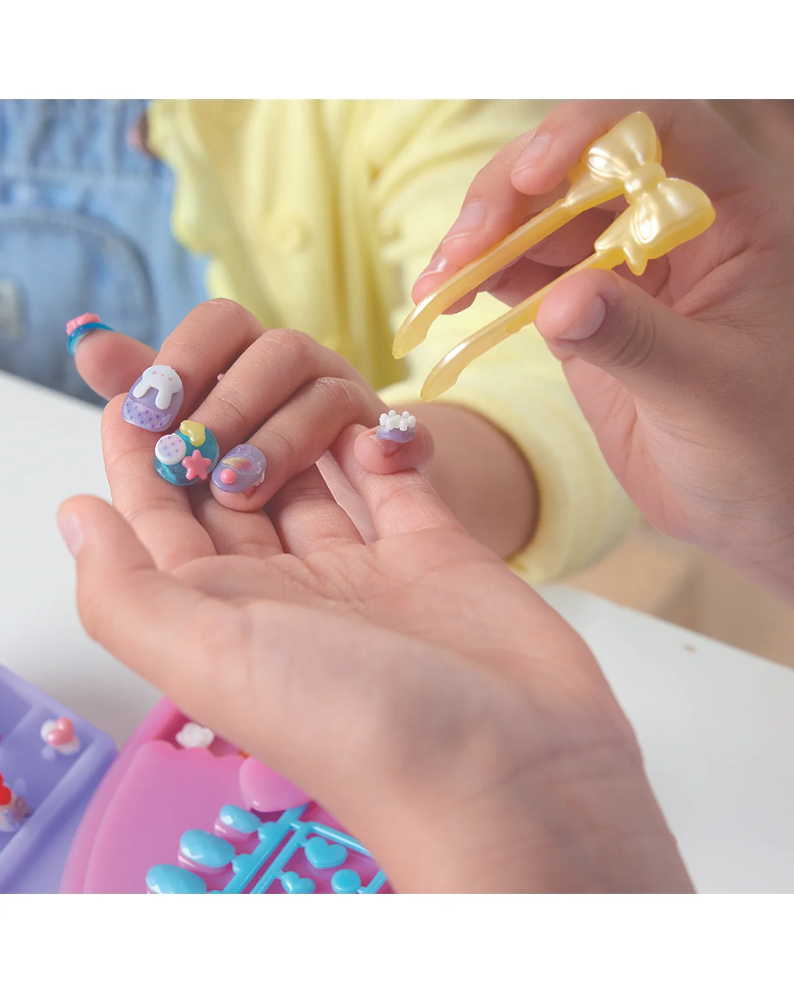 Aquabeads - Design 'n' Display Nail Studio - Image 7