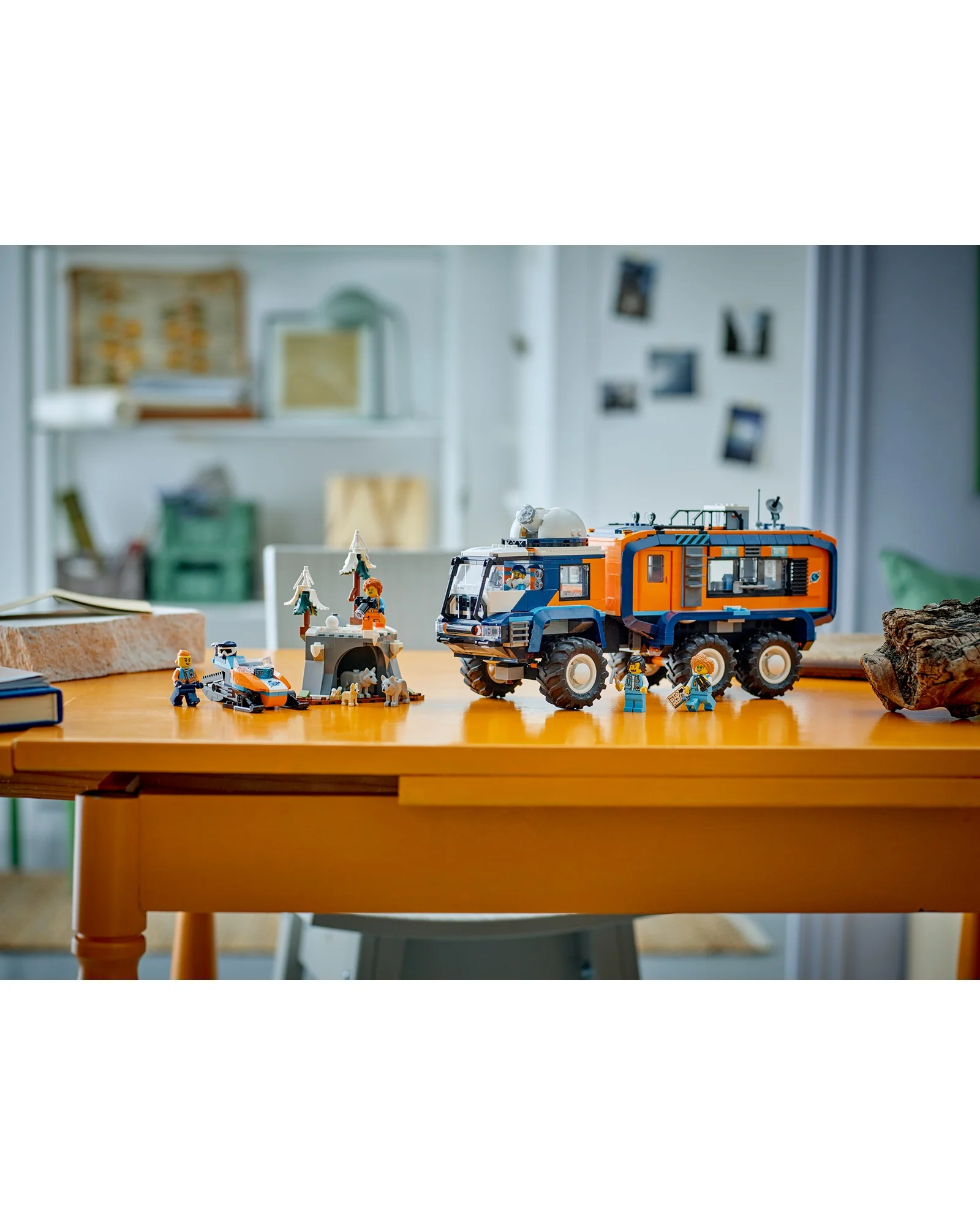 60471 Arctic Explorer Science Lab Truck - Image 3