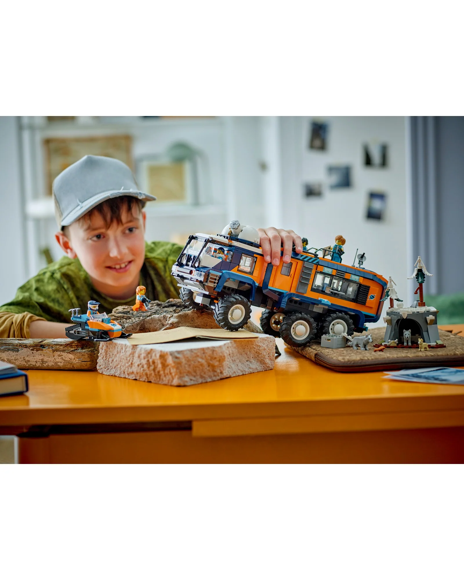 60471 Arctic Explorer Science Lab Truck - Image 6