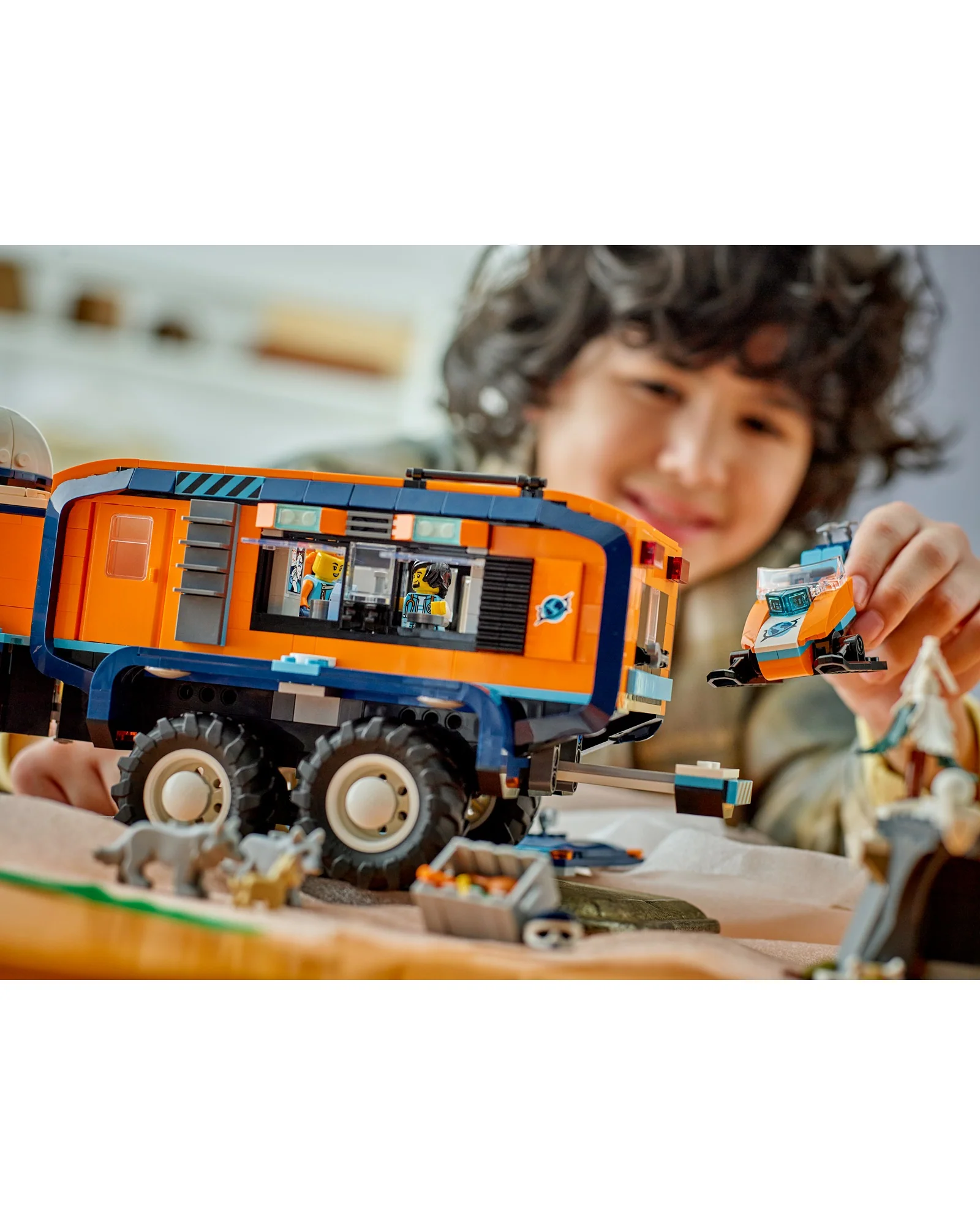 60471 Arctic Explorer Science Lab Truck - Image 7