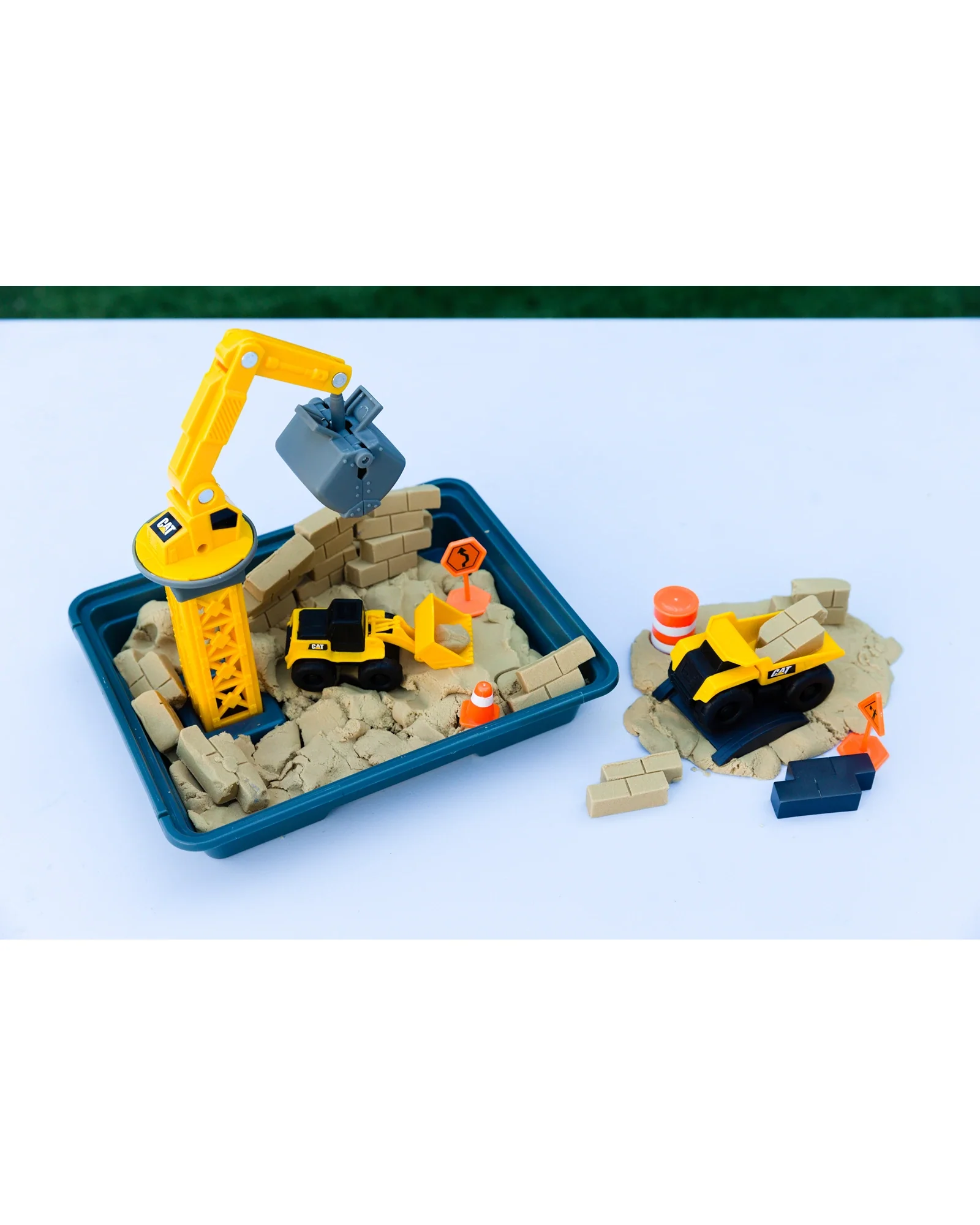 CAT Dig n Build Playset - Assorted - Image 4