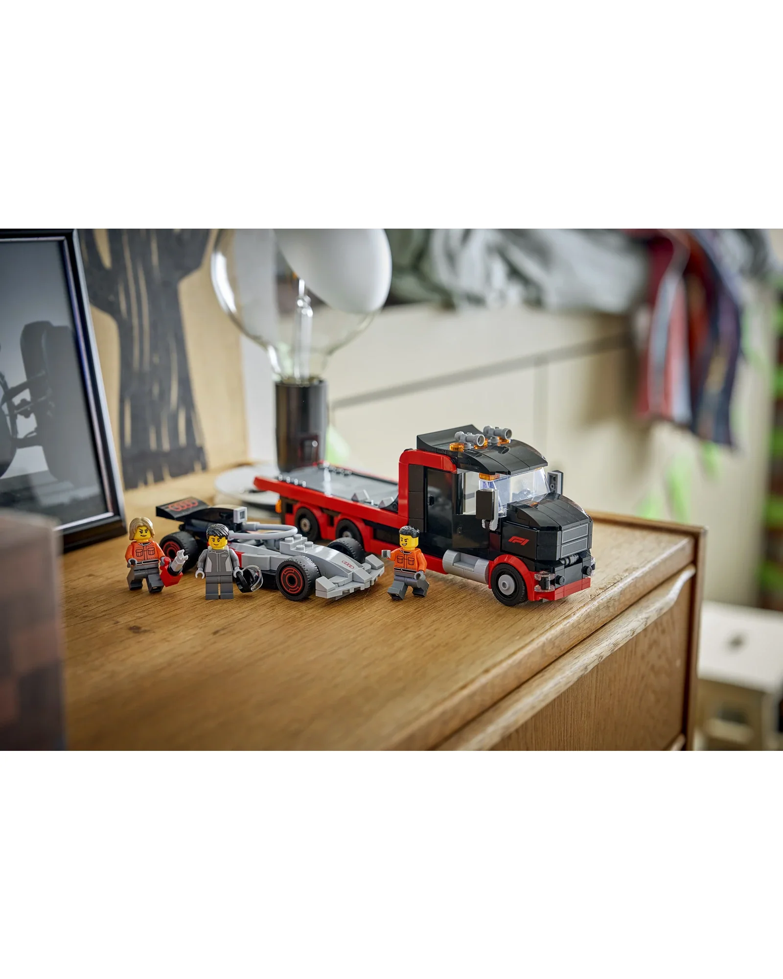 60493 F1® Display Truck with Audi F1® Race Car - Image 5