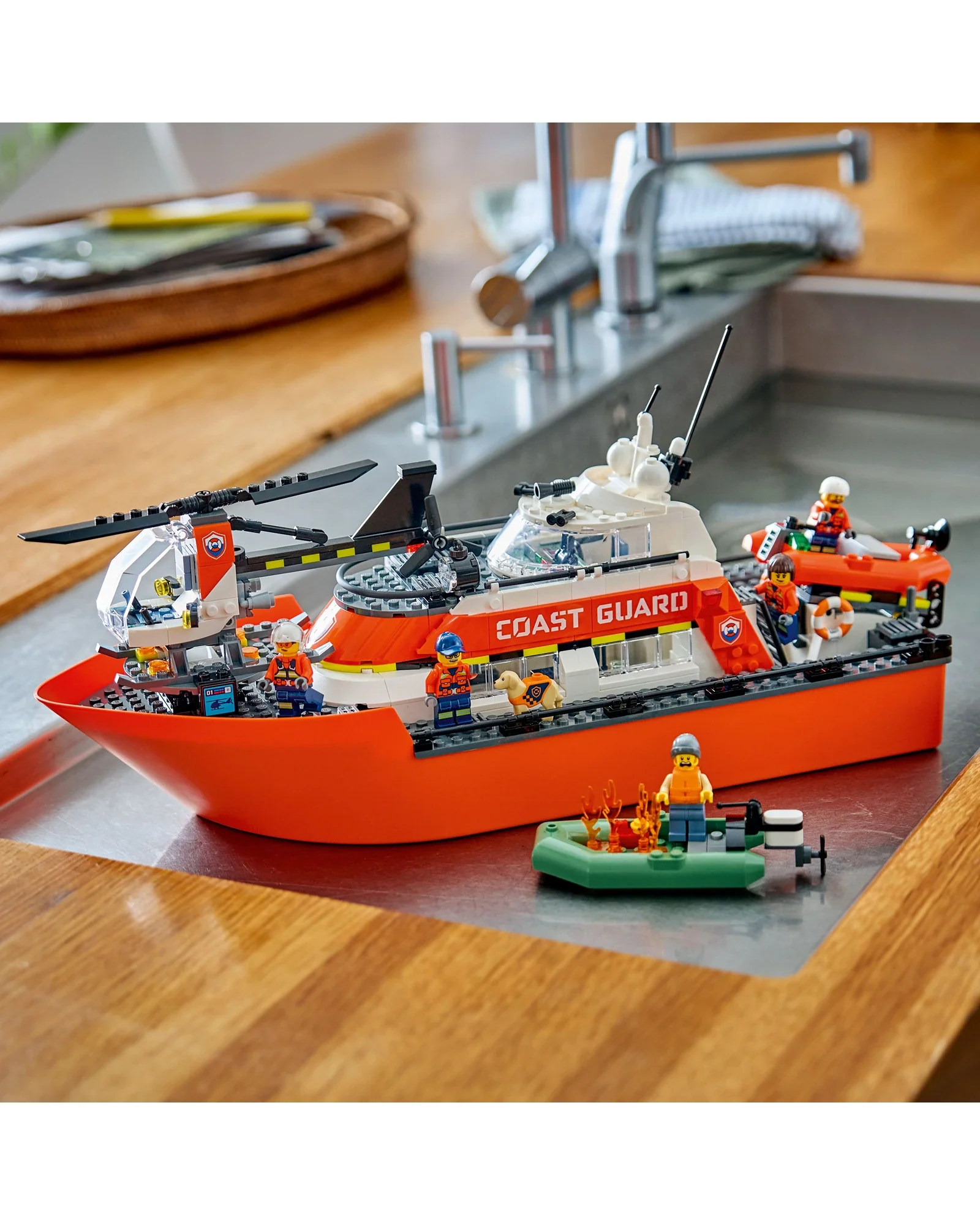 60504 Coast Guard Rescue Boat & Helicopter - Image 2