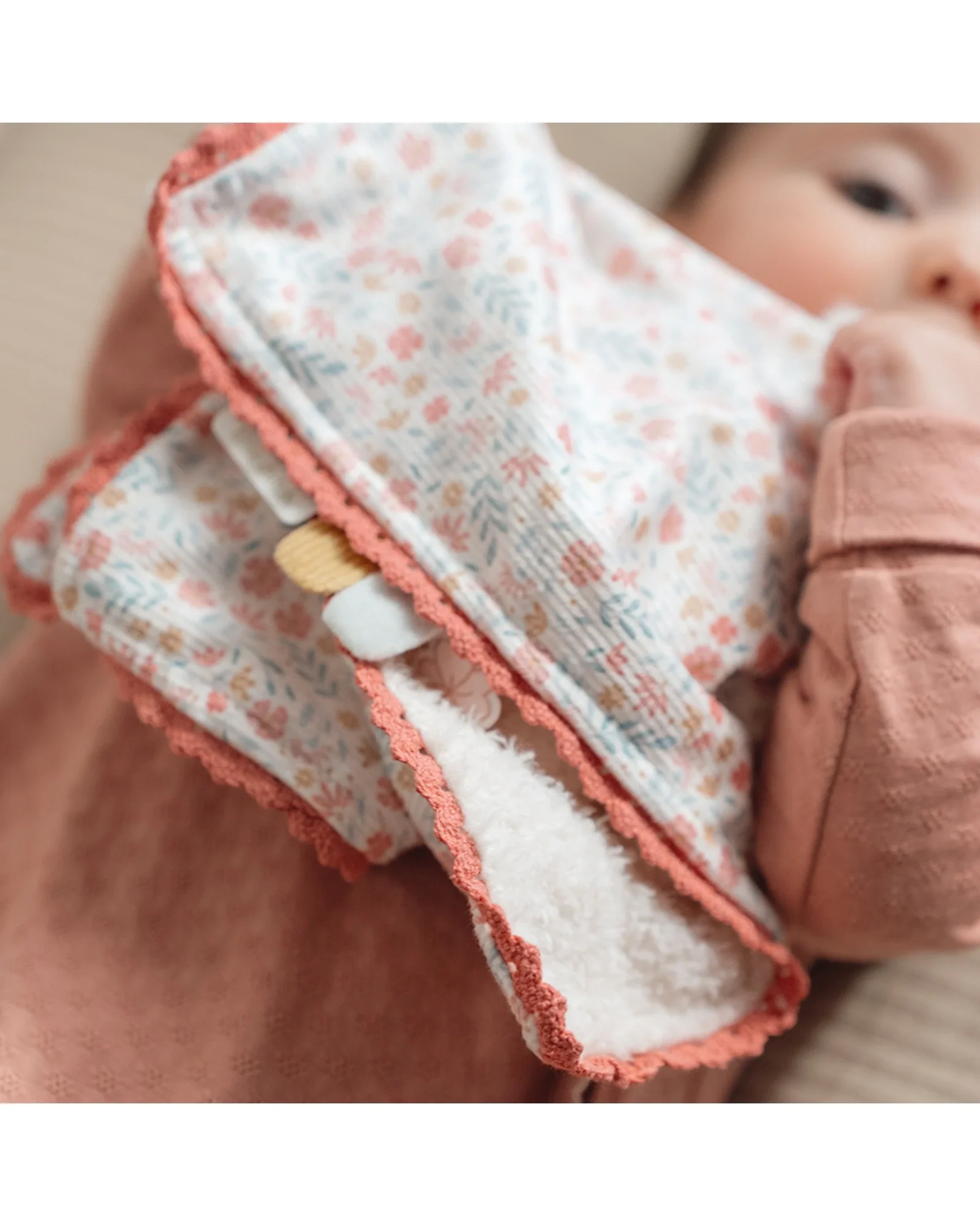 Cuddle Cloth: Miffy Lucky Blossom - Image 5