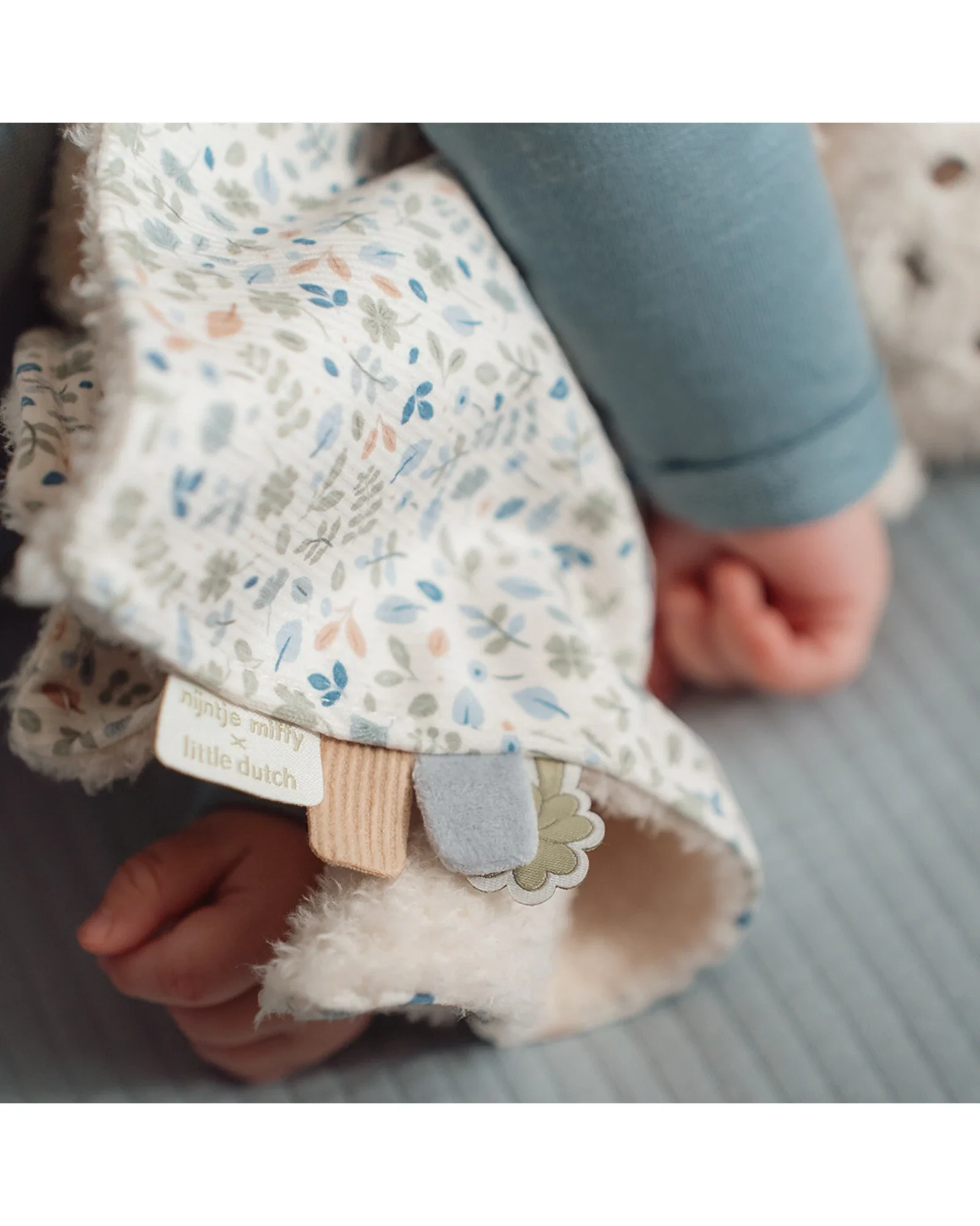 Cuddle Cloth: Miffy Lucky Leaves - Image 6