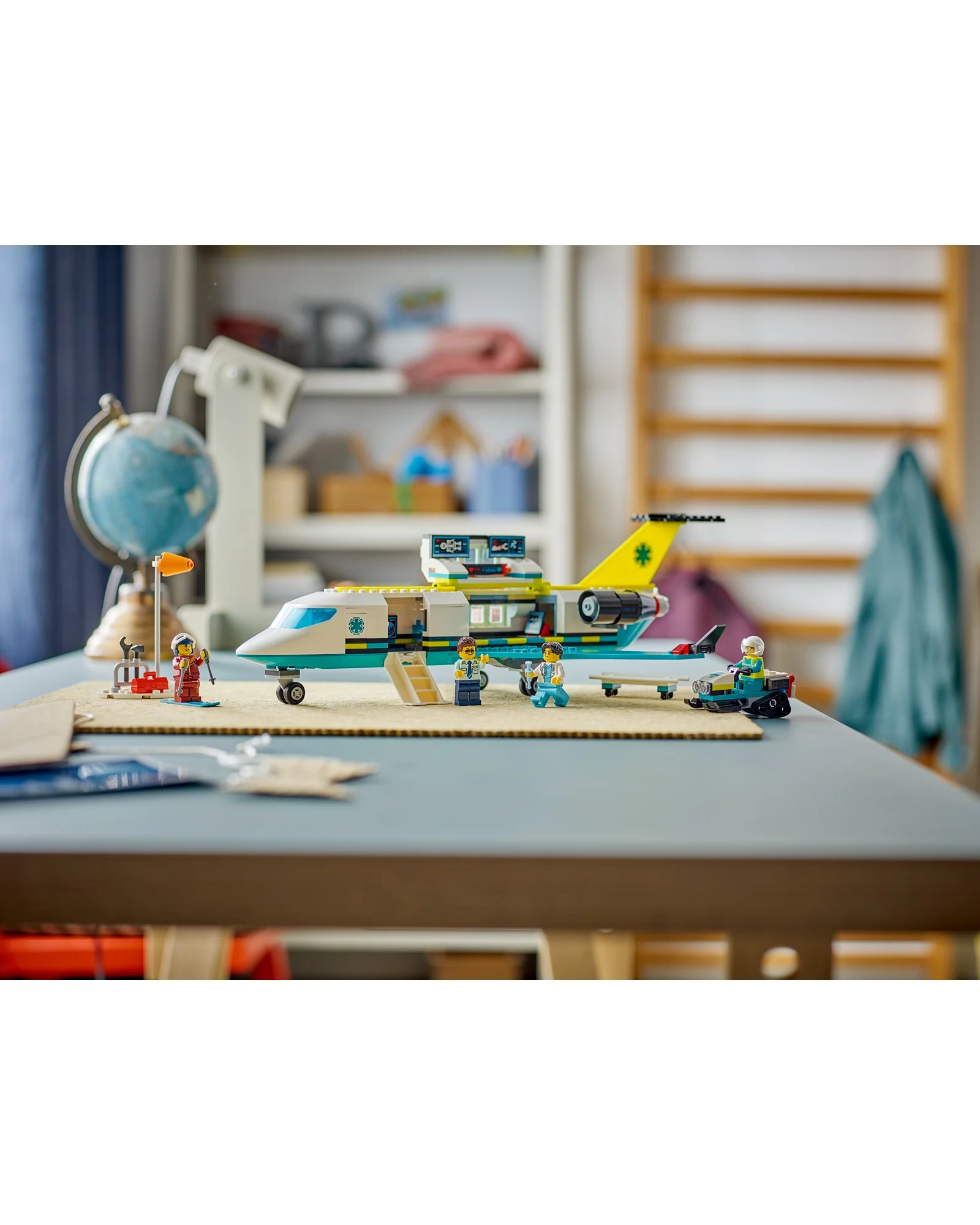 60465 Emergency Air Ambulance Airplane - Image 3