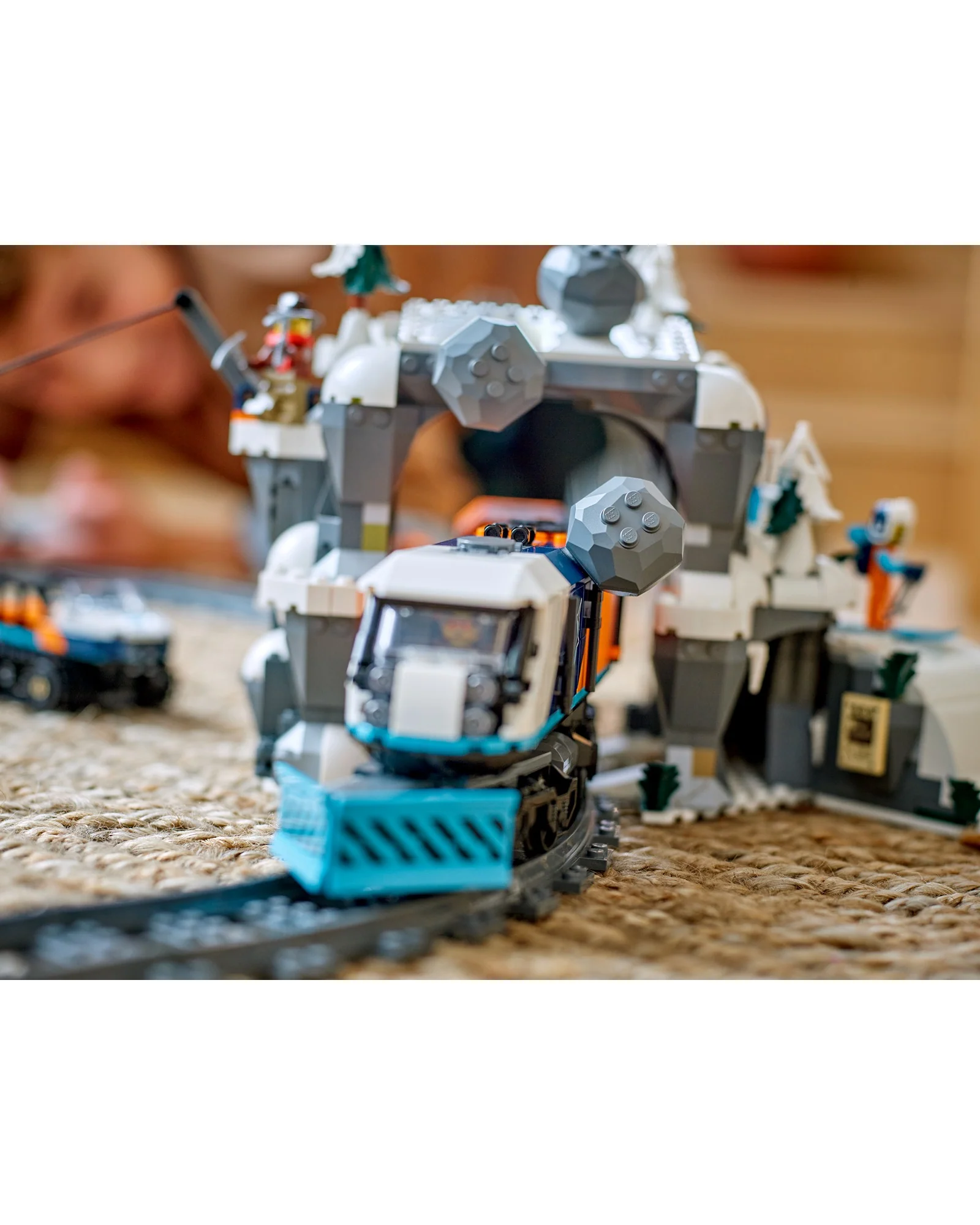 60470 Explorers' Arctic Polar Express Train - Image 13