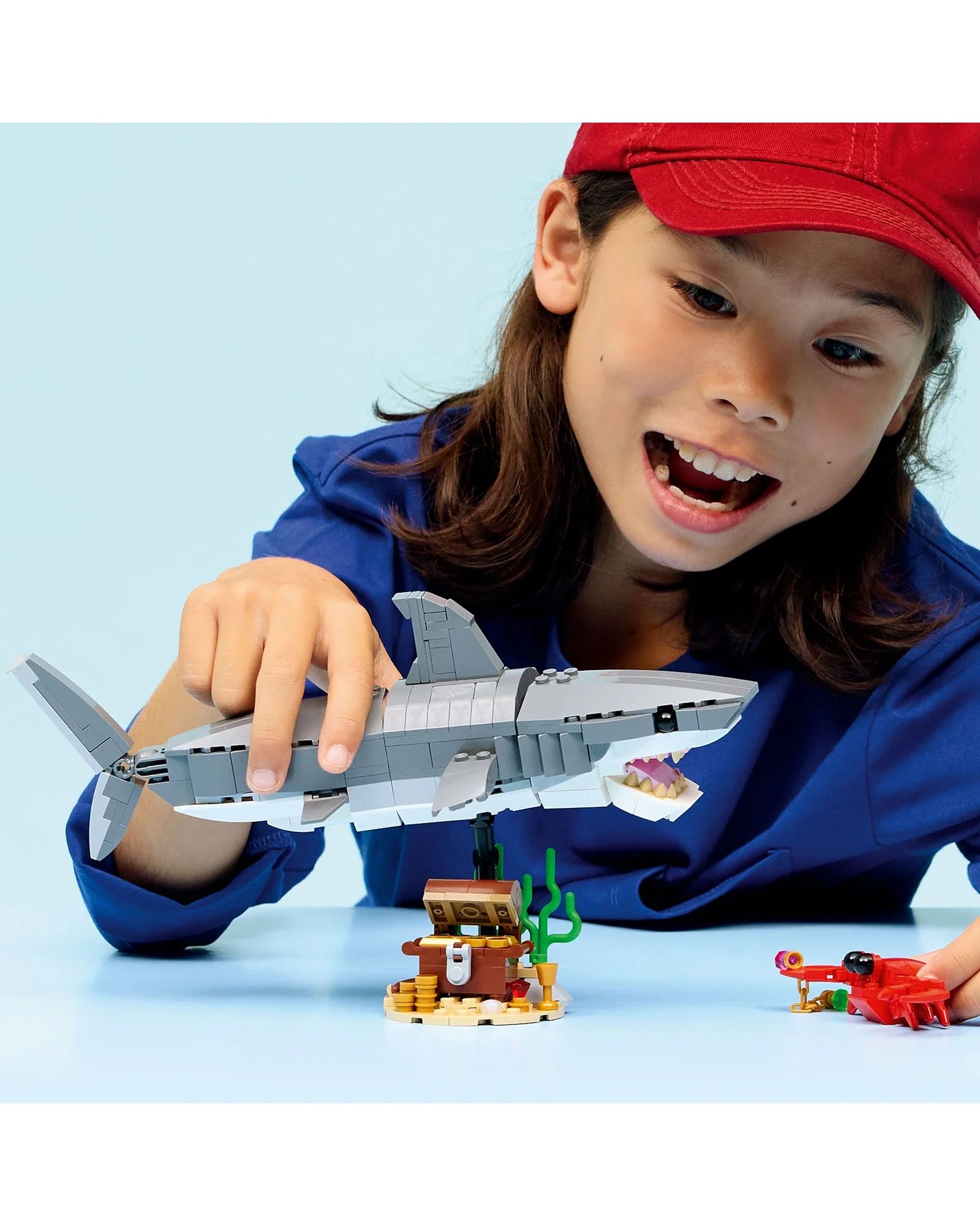 31381 Fierce Shark with a Treasure Chest - Image 2