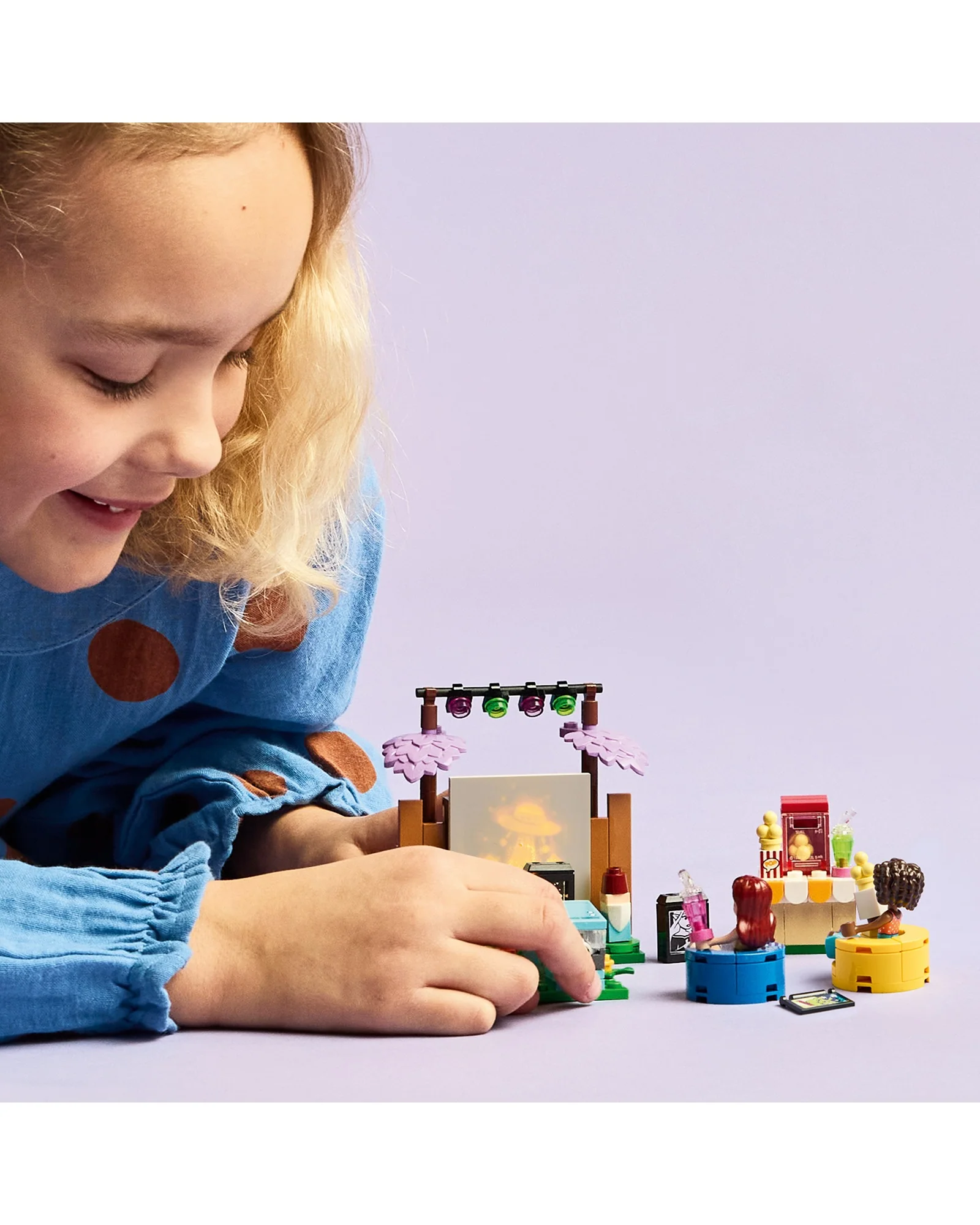 42642 Friendship Movie Night - Image 4