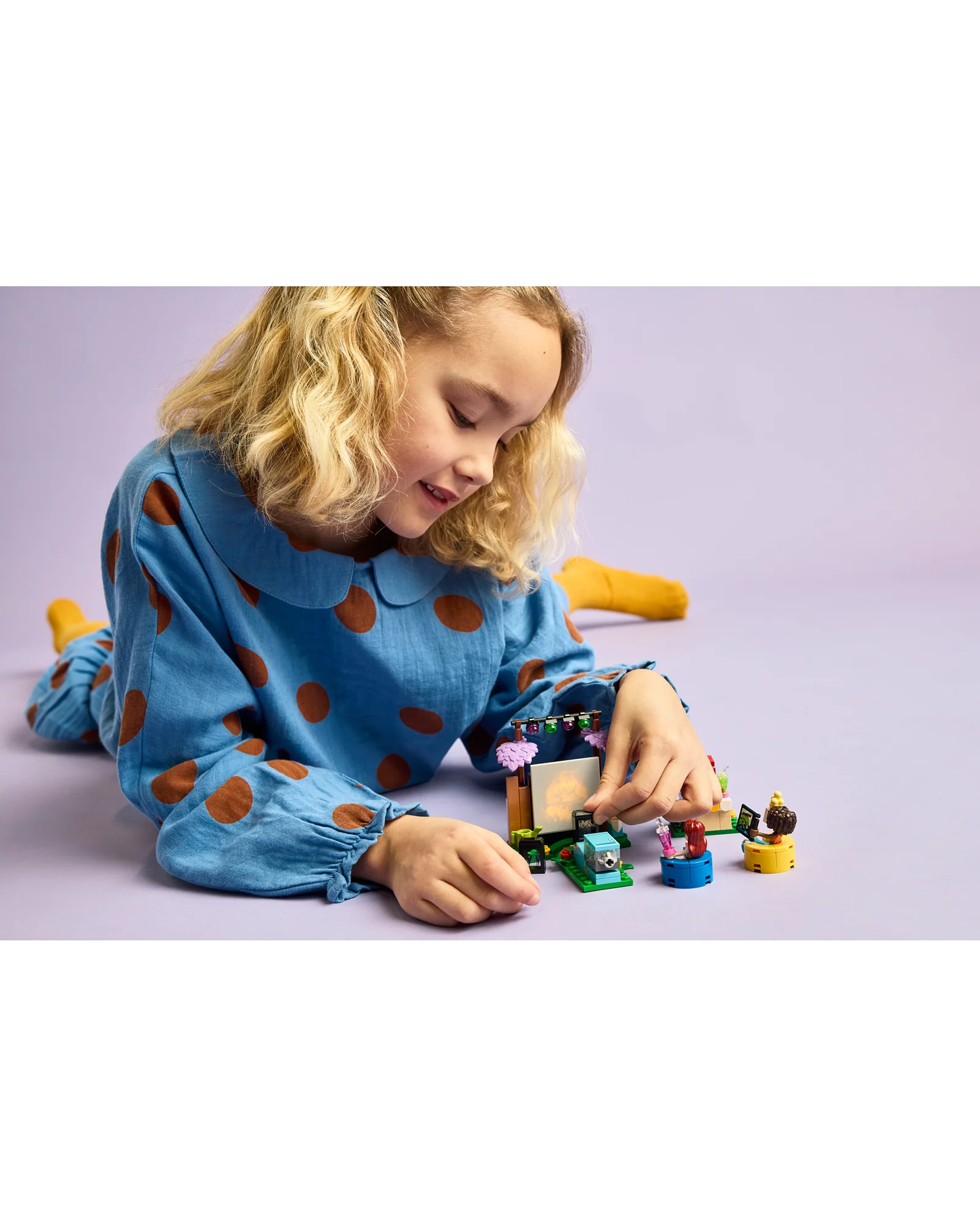 42642 Friendship Movie Night - Image 6