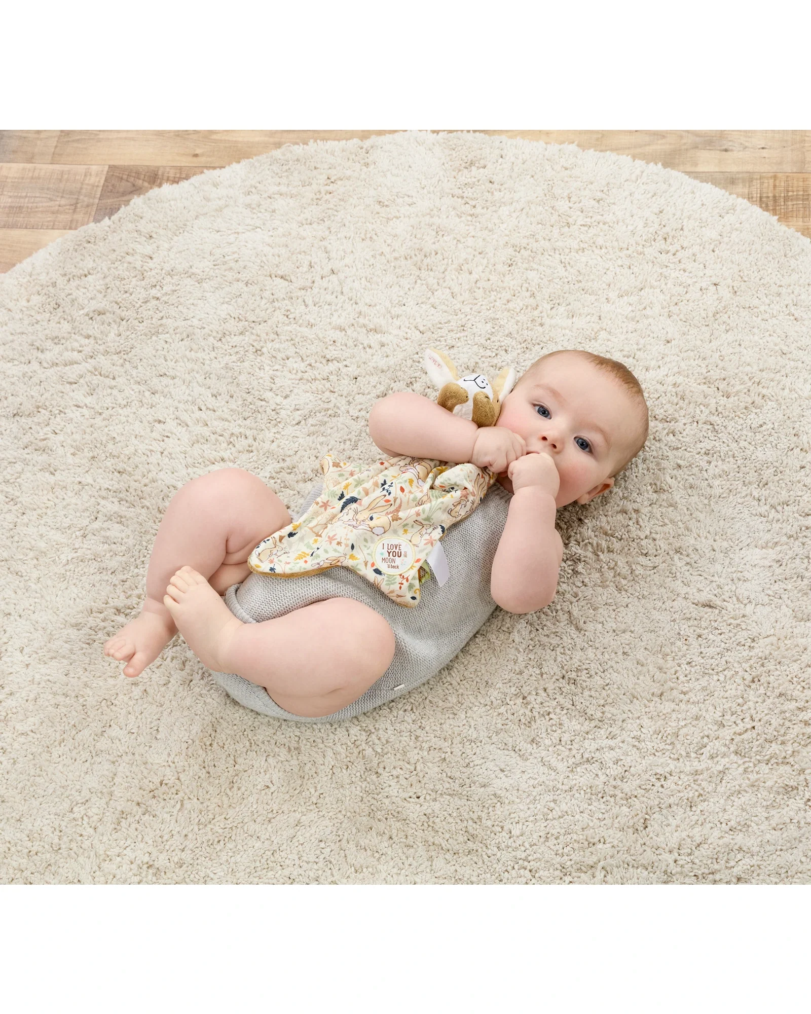Guess How Much I Love You Nutbrown Hare Snuggle Blanket - Image 4