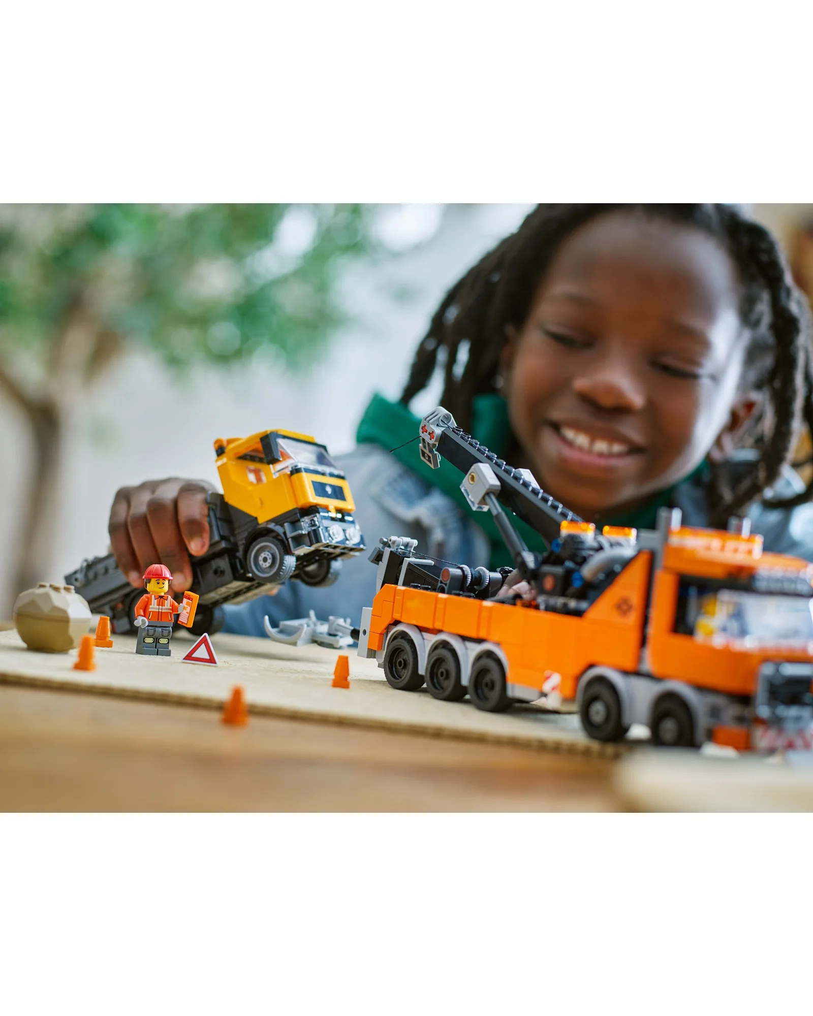 60467 Heavy-Duty Recovery Tow Truck with Crane - Image 4