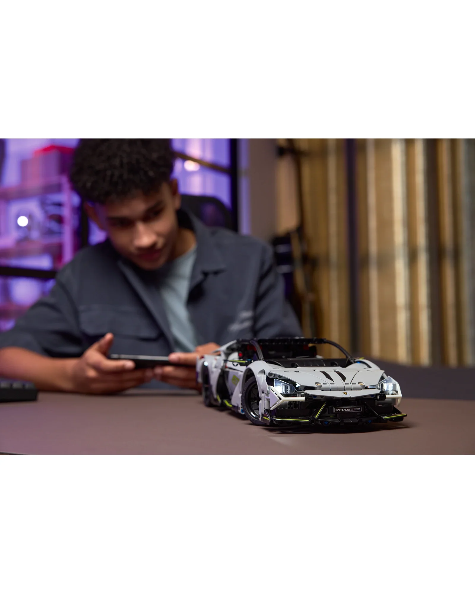 42214 Lamborghini Revuelto Super Sports Car - Image 2