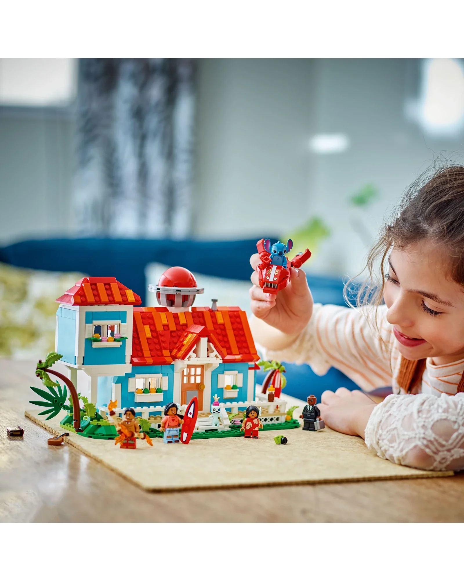 43268 Lilo and Stitch Beach House - Image 5