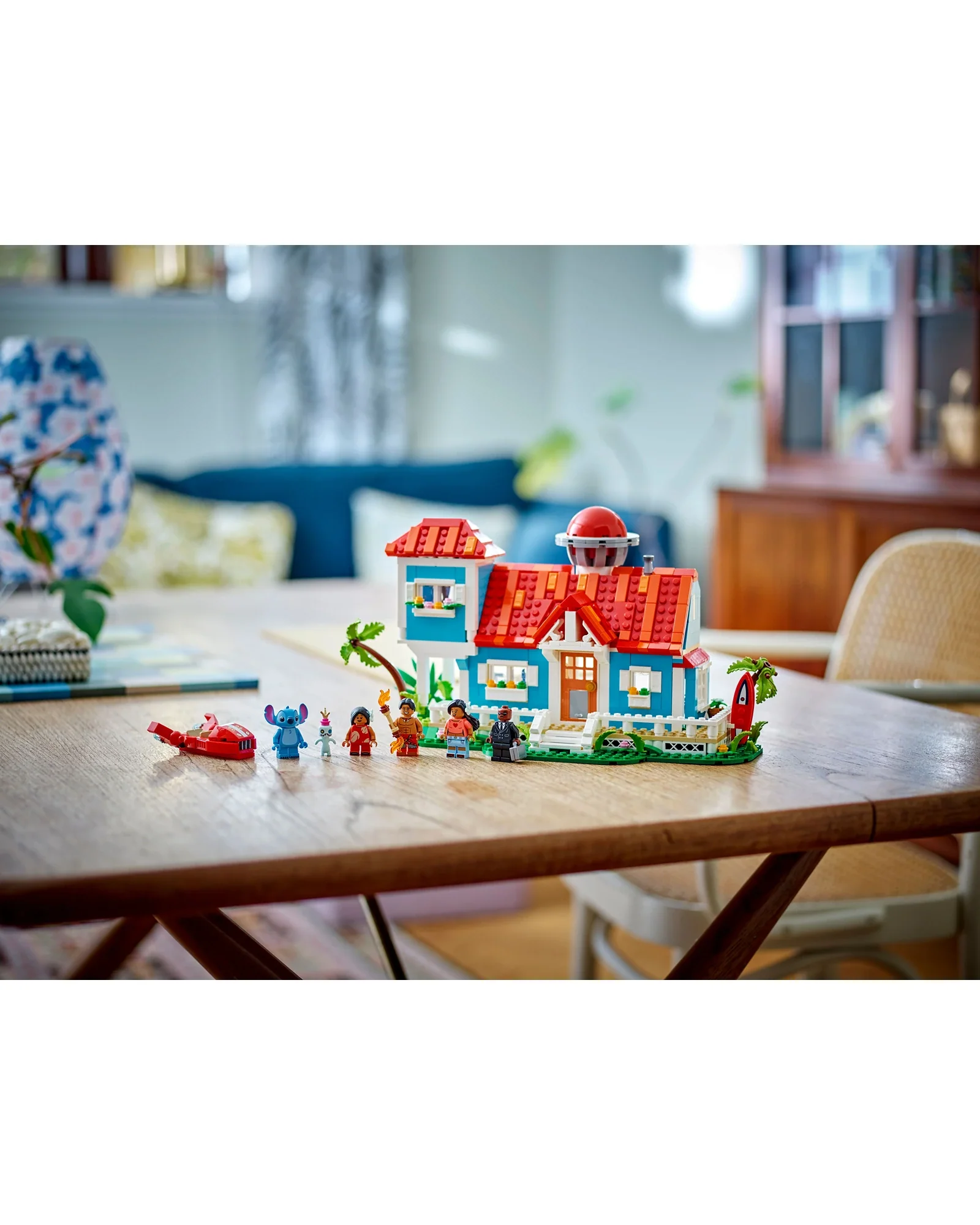 43268 Lilo and Stitch Beach House - Image 6