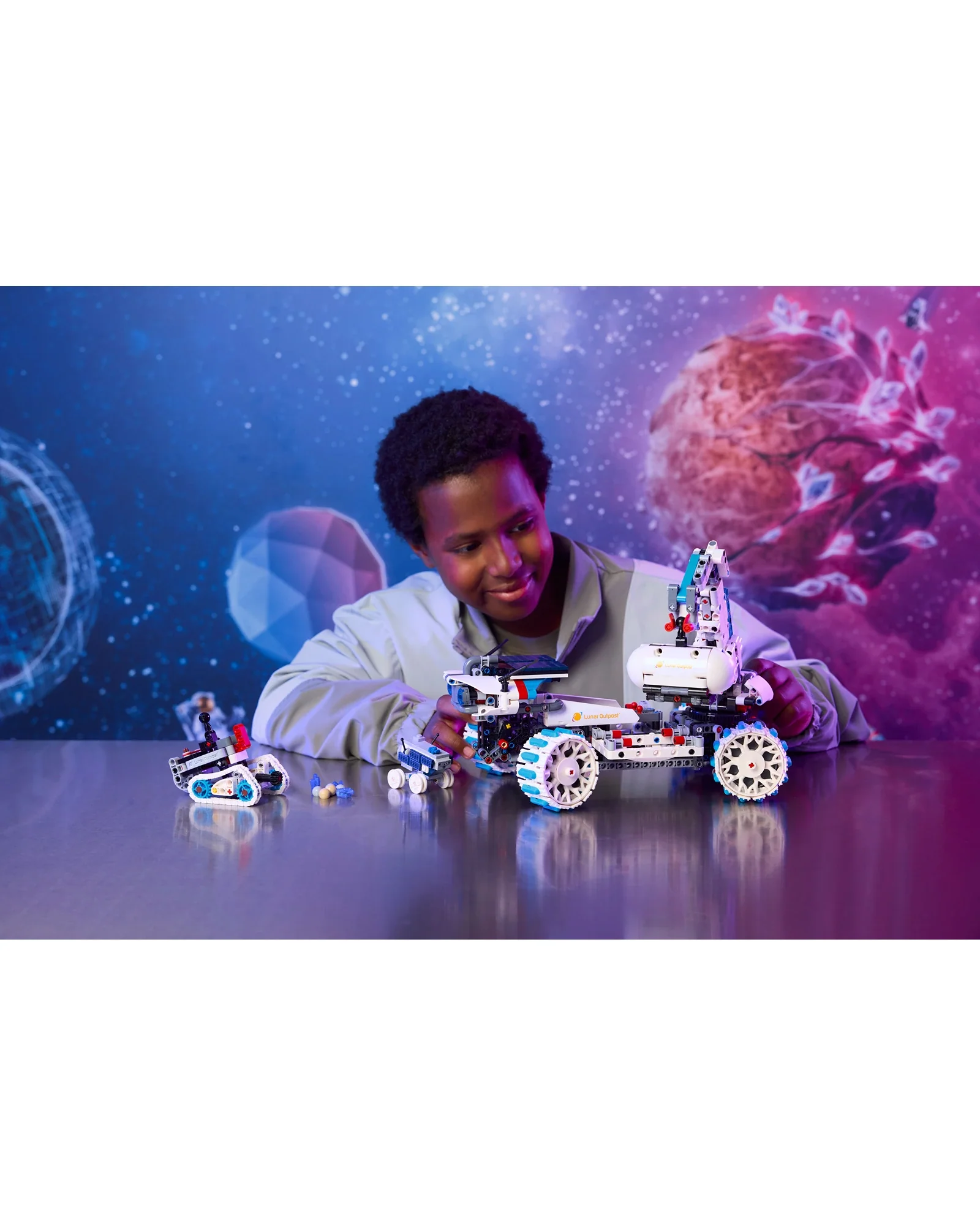 42211 Lunar Outpost® Moon Rover Space Vehicle - Image 4