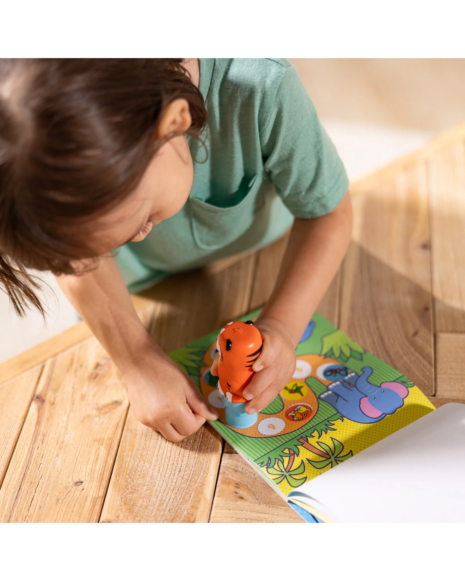 Melissa and Doug Sticker Wow Sticker Stamper And Activity Pad Tiger - Image 9