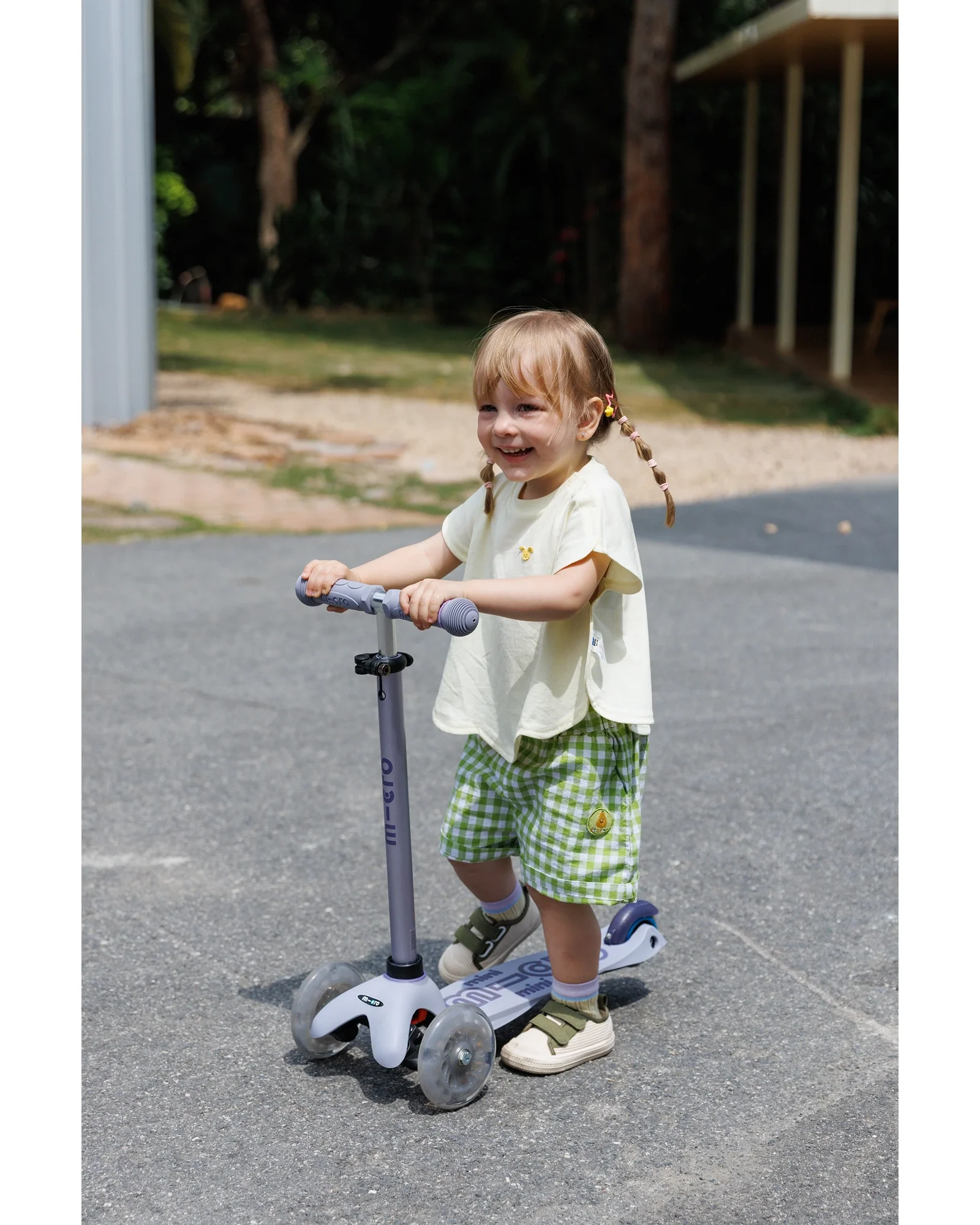 Micro Mini Deluxe 6-in-1 Rock & Go LED Scooter - Lavender Mist - Image 6