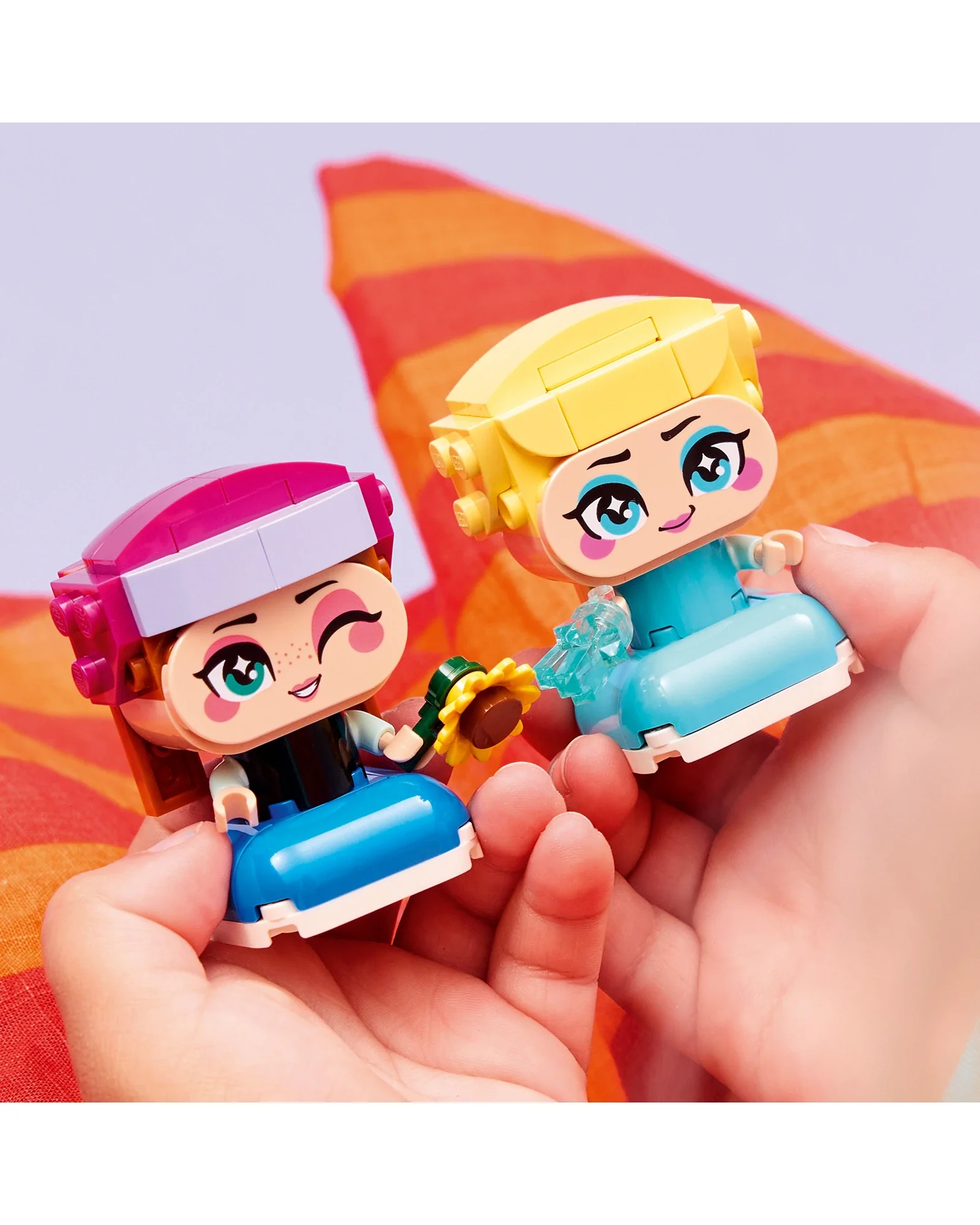 43284 Mini Anna & Elsa - Image 2