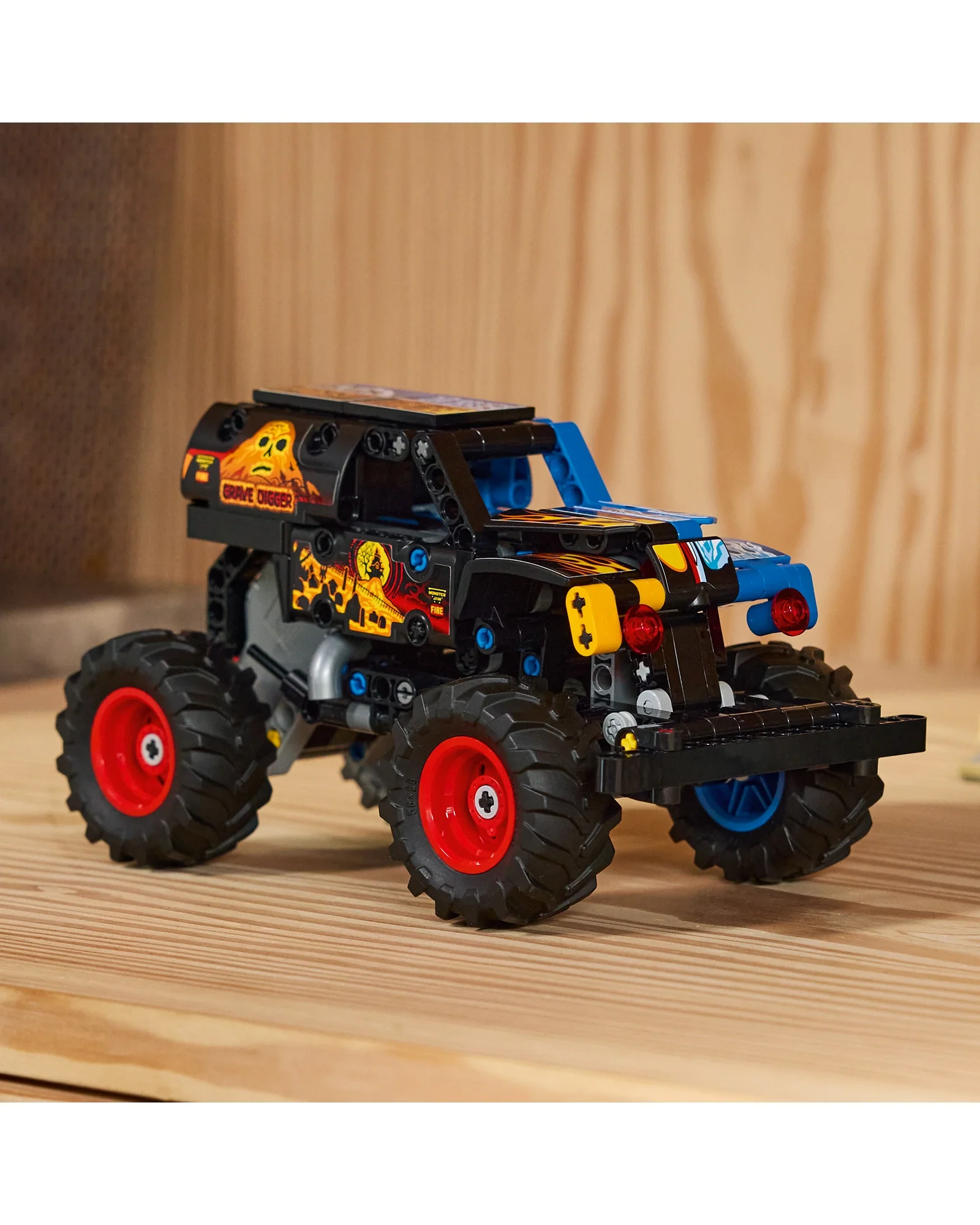 42219 Monster Jam Grave Digger Fire and Ice - Image 2