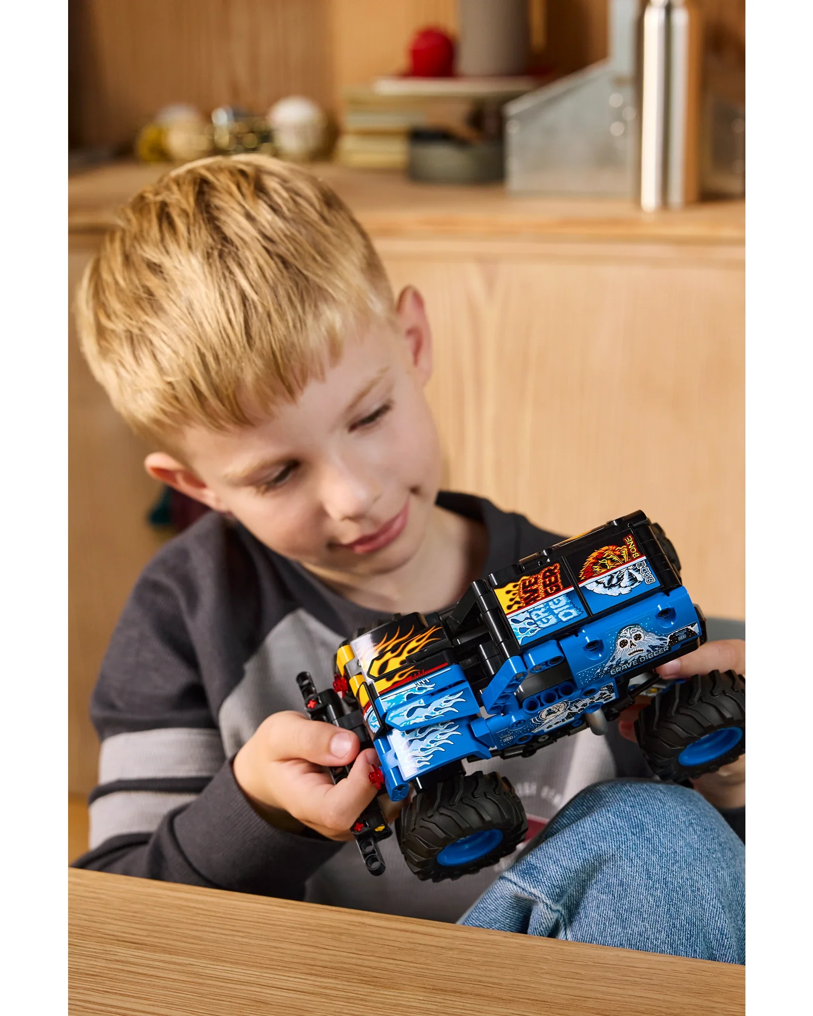 42219 Monster Jam Grave Digger Fire and Ice - Image 8
