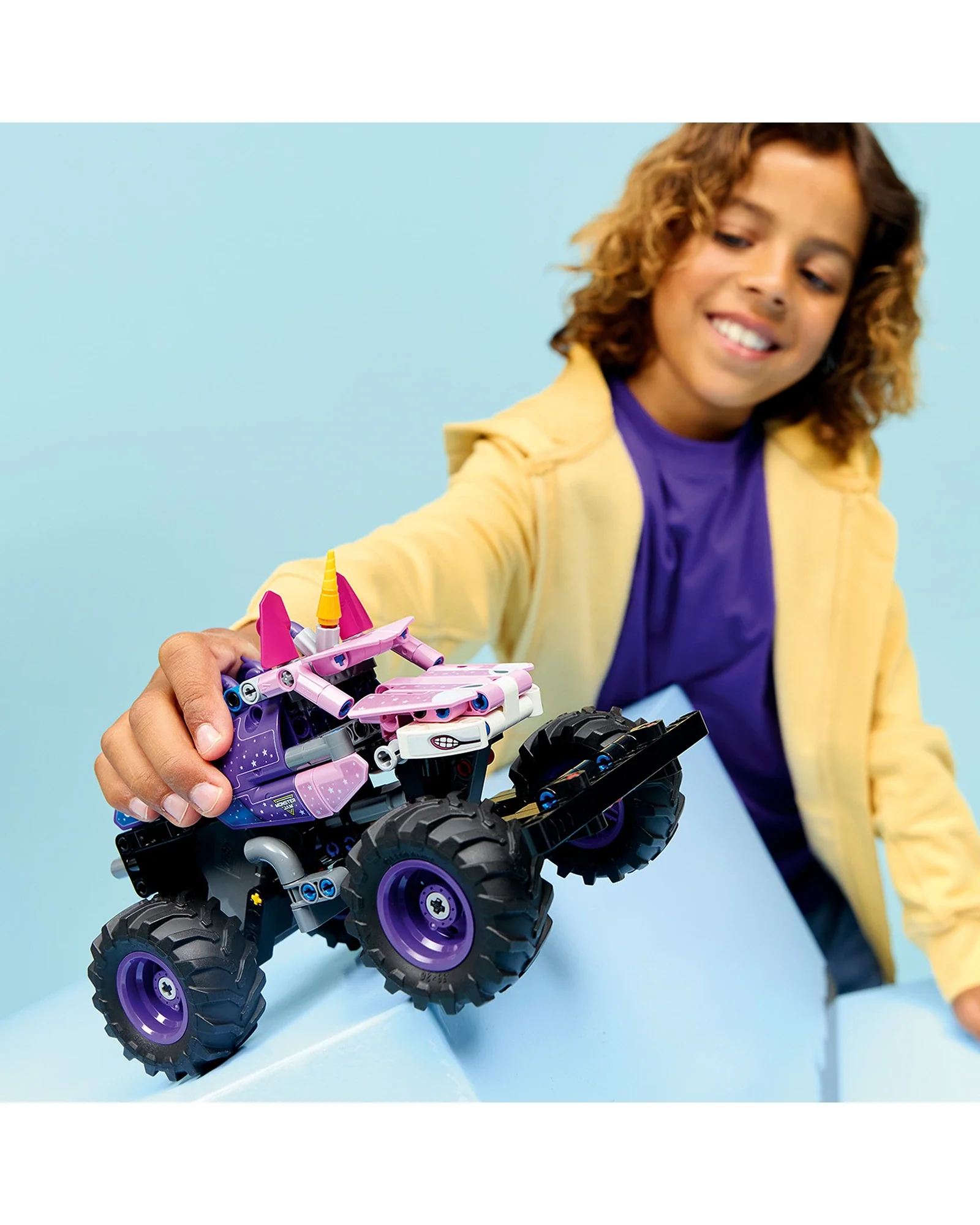 42220 Monster Jam Sparkle Smash Pull-Back - Image 2