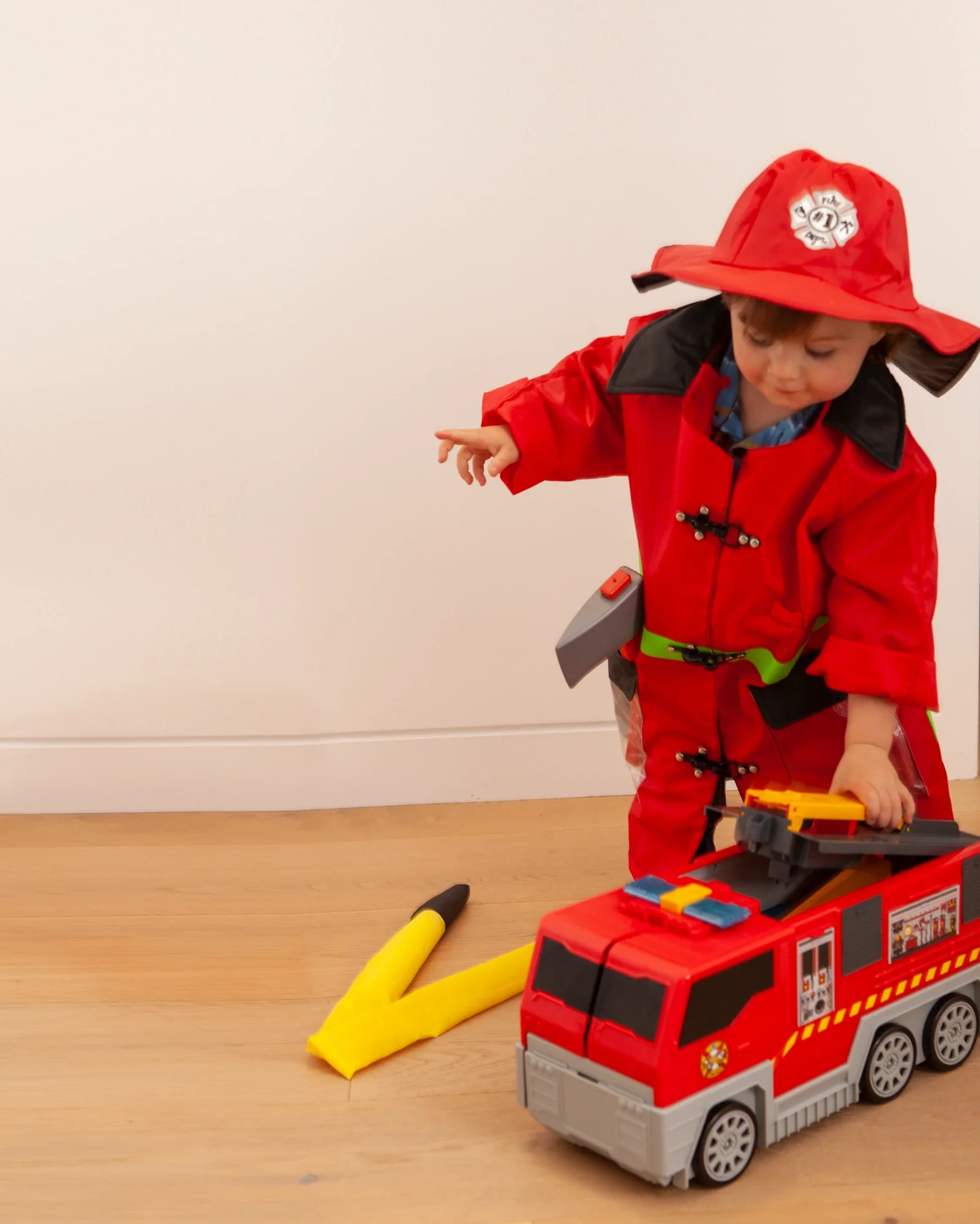 Folding Fire Truck Playset - Image 11