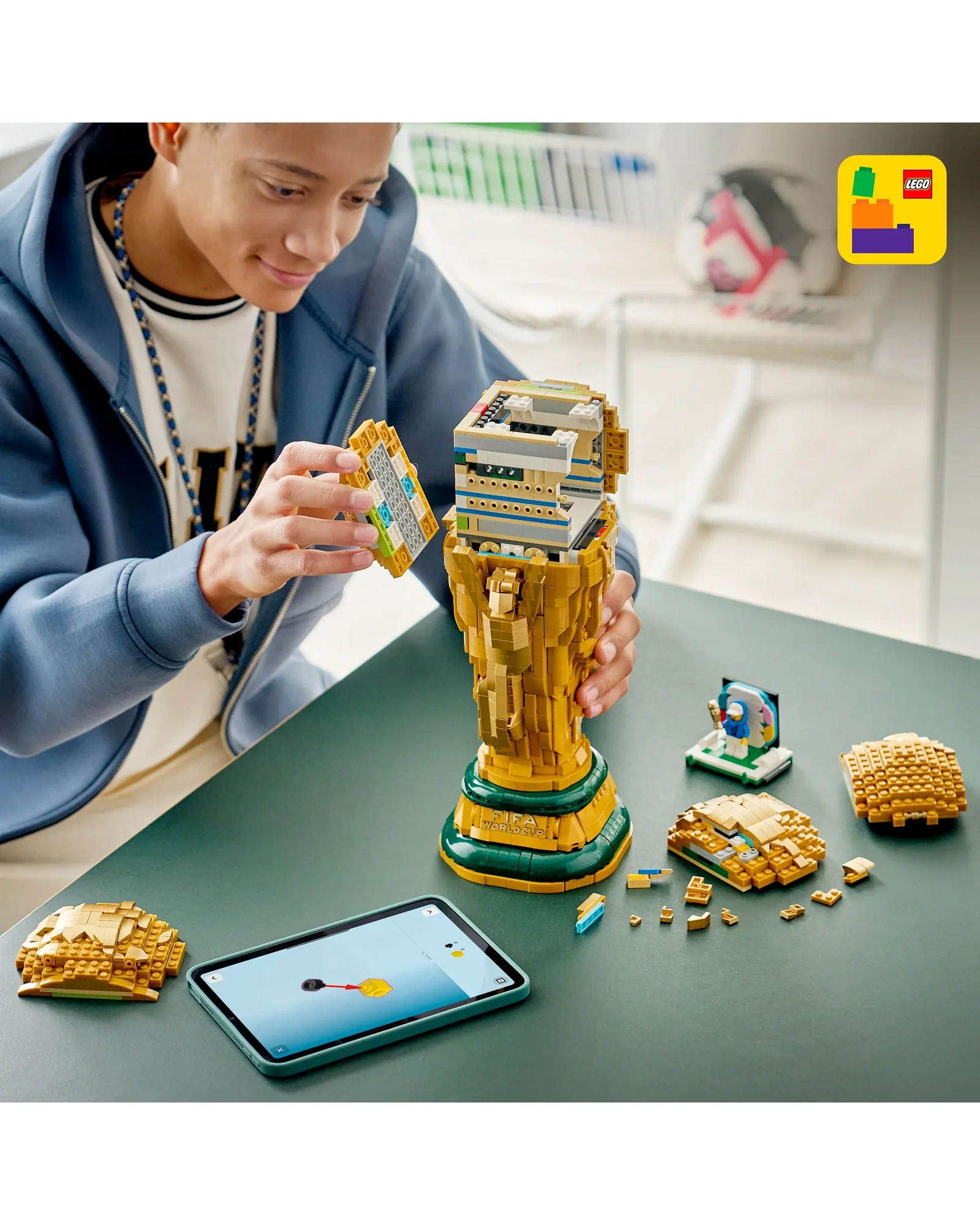 43020 FIFA World Cup™ Official Trophy - Image 2