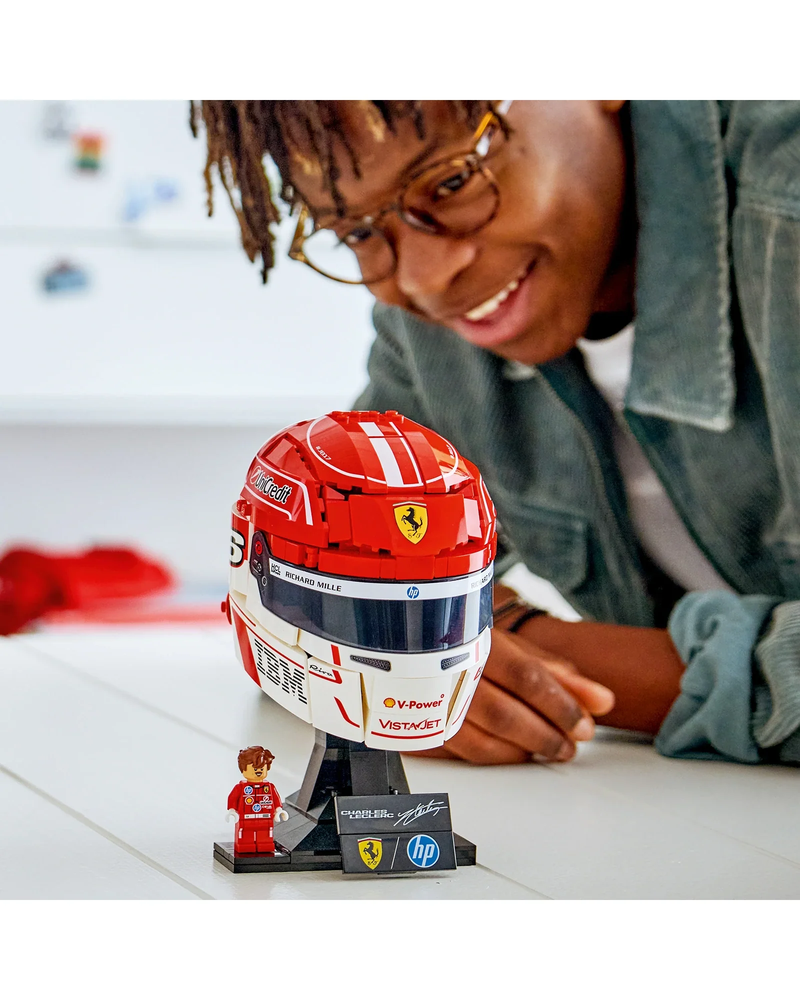 43014 Scuderia Ferrari Charles Lecler Helmet - Image 2