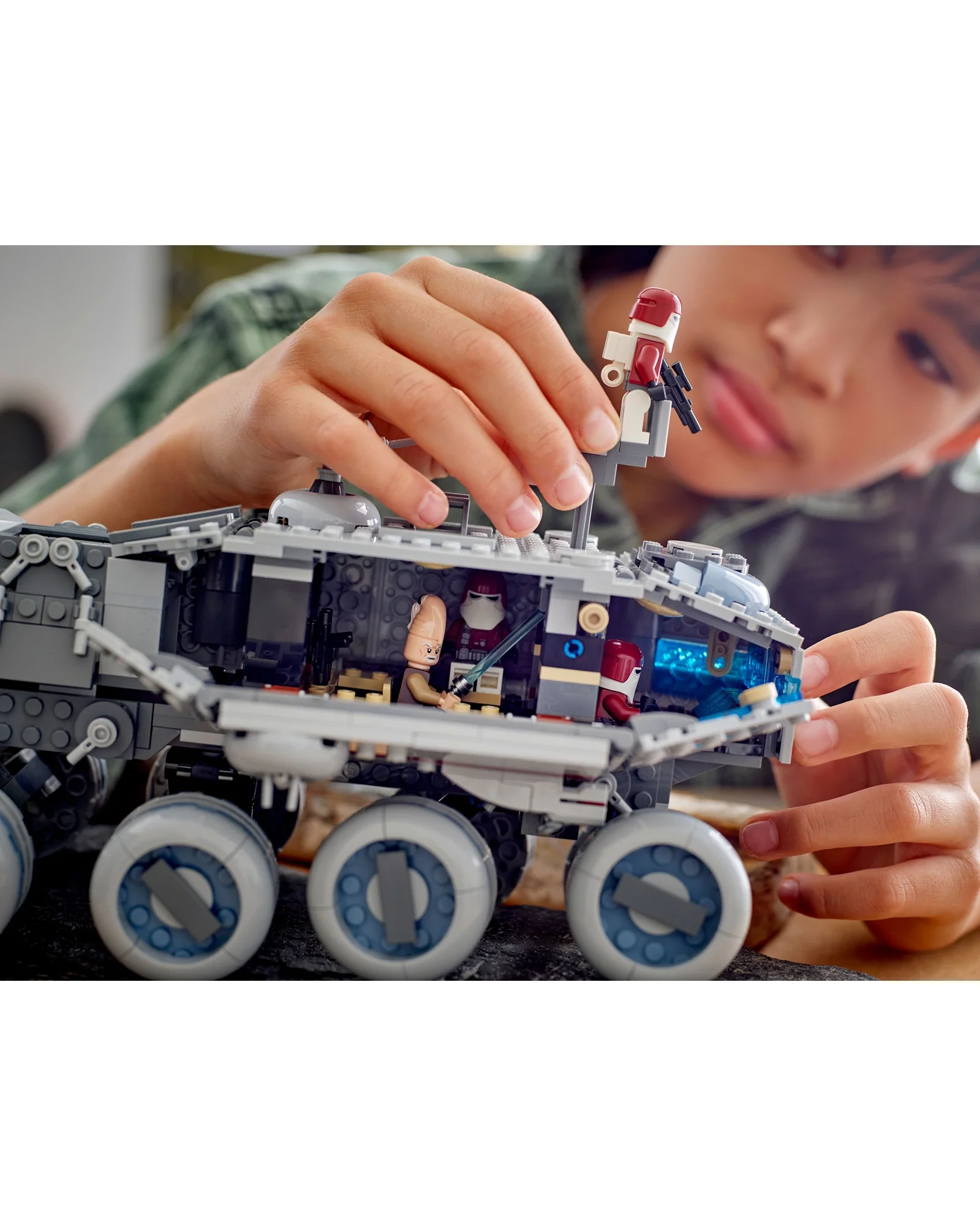 75413 Republic Juggernaut - Image 10