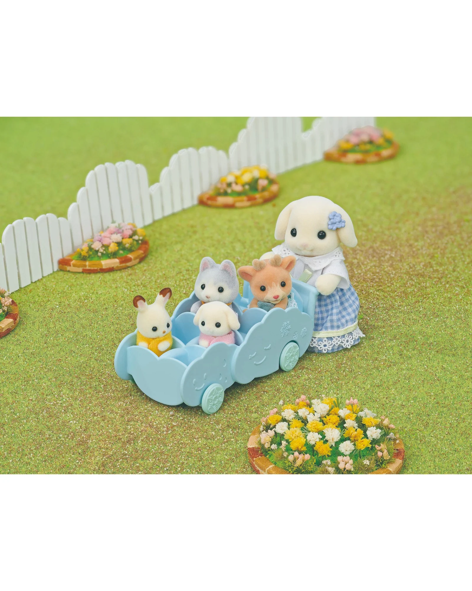 Sylvanian Families Rainbow Fun Nursery Bus - Image 12