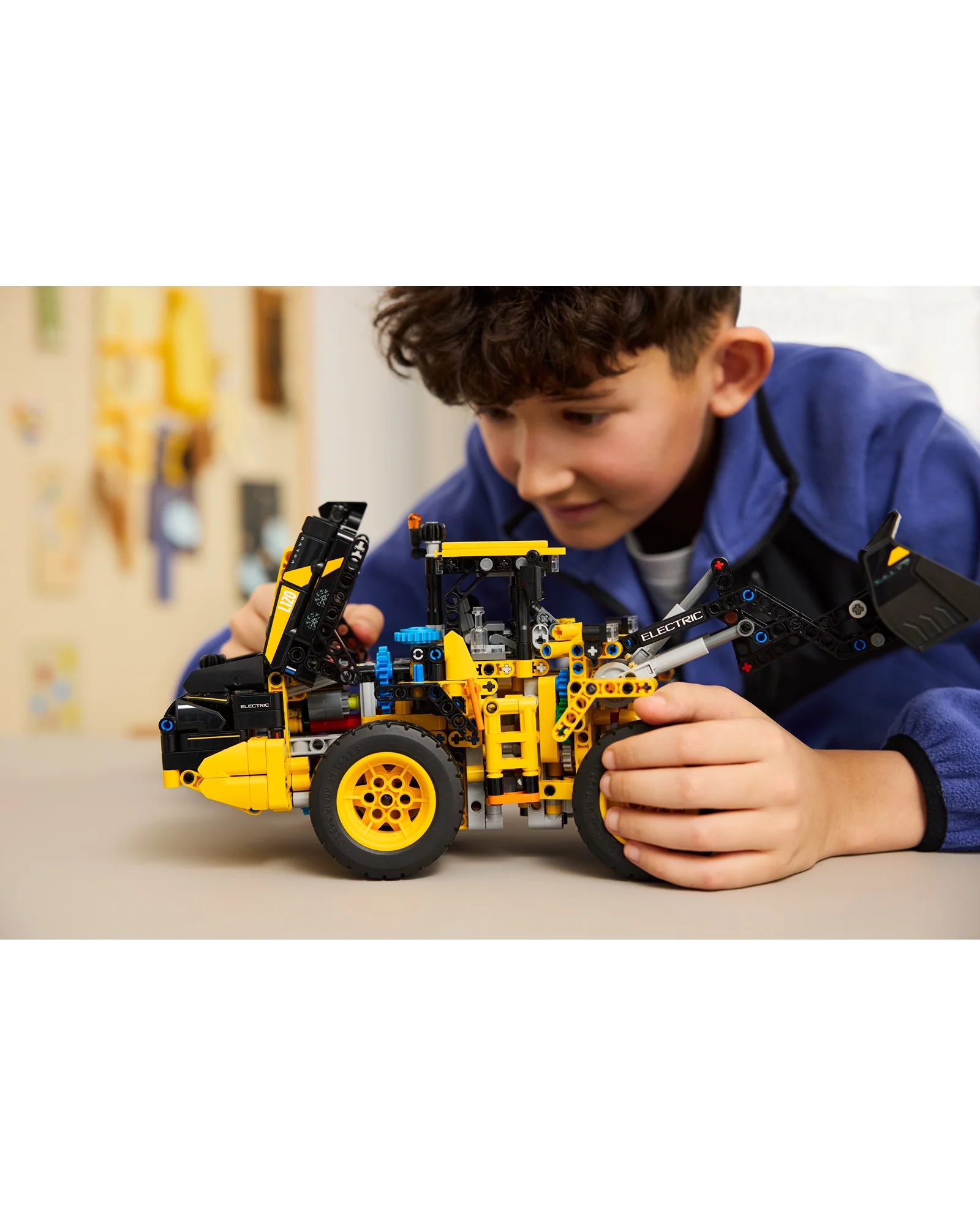 42209 Volvo L120 Electric Wheel Loader - Image 2