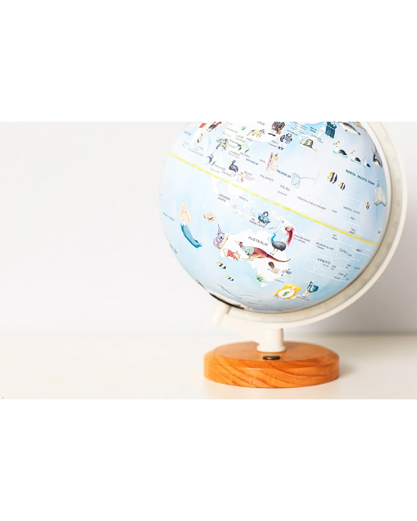 Wildlife World Globe - Image 6