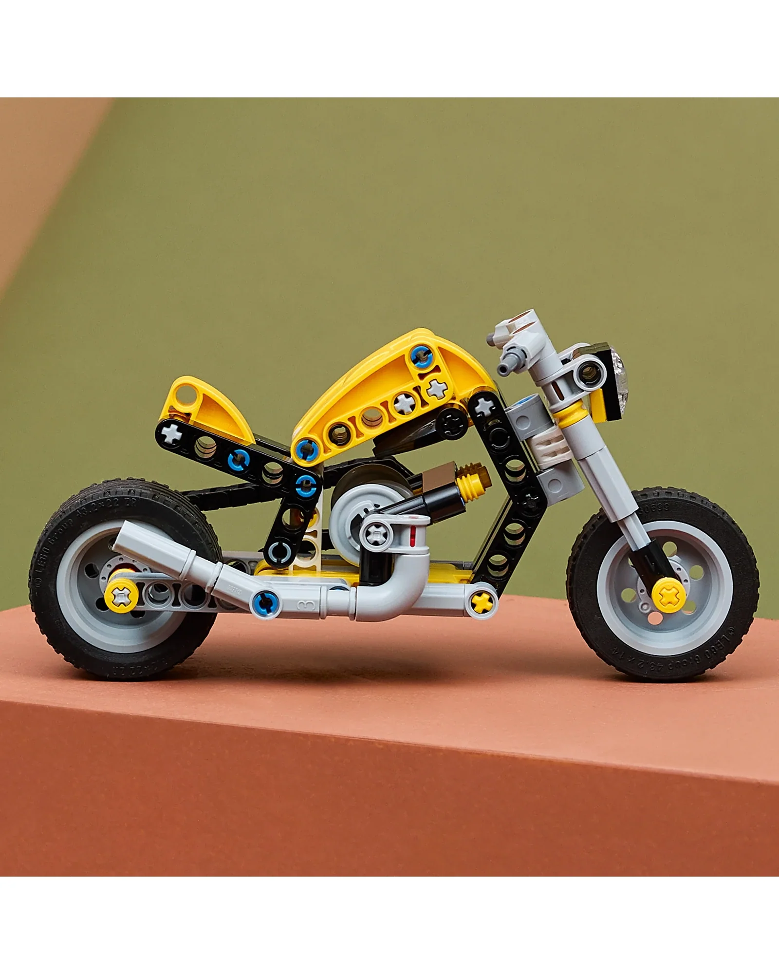 42225 Yellow Motorcycle - Image 4